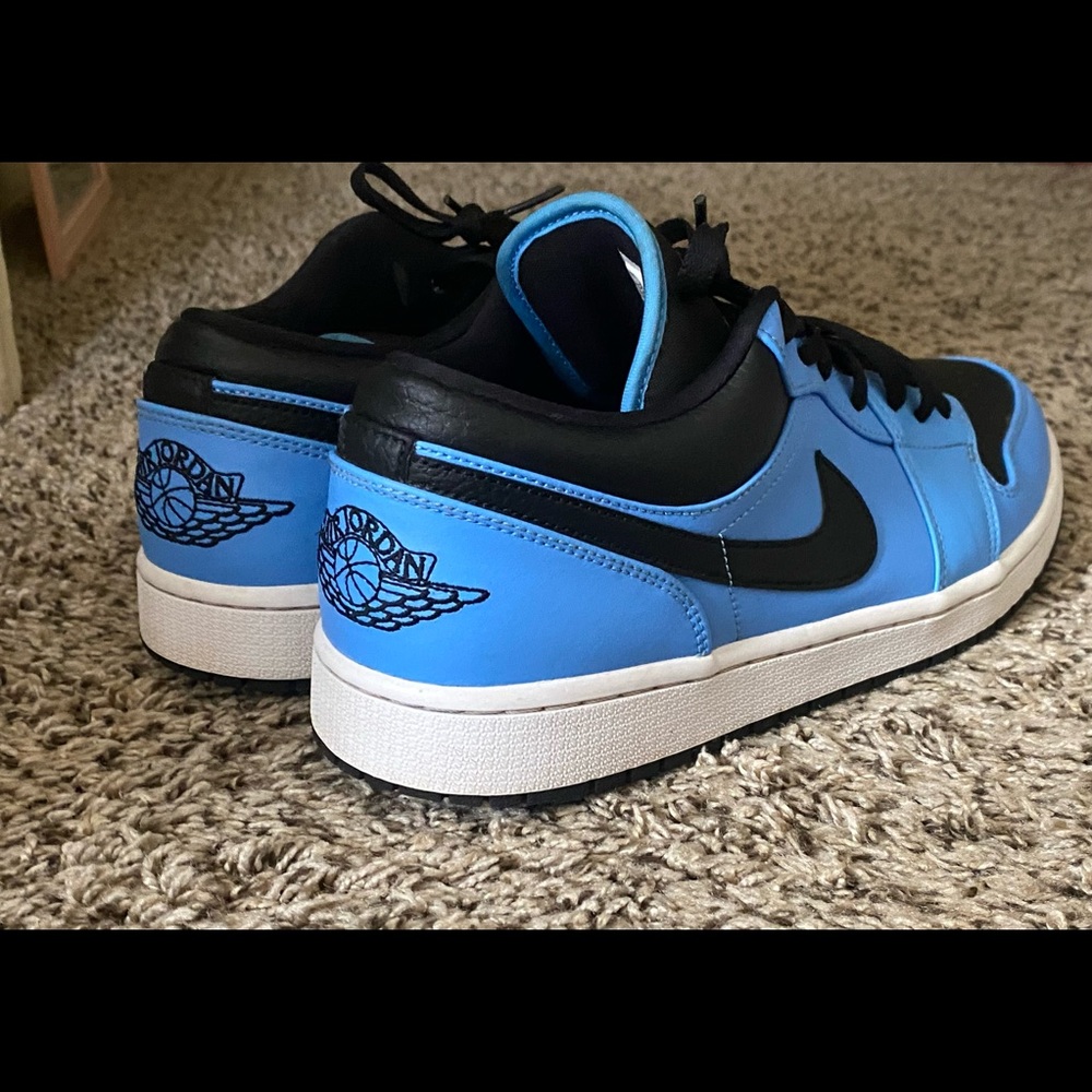 Jordan 1 Low University Blue/Black - Picture 2 of 5